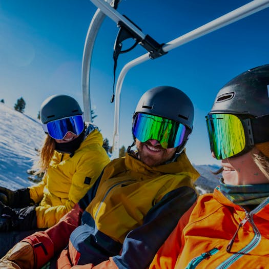 Skieurs et snowboarders